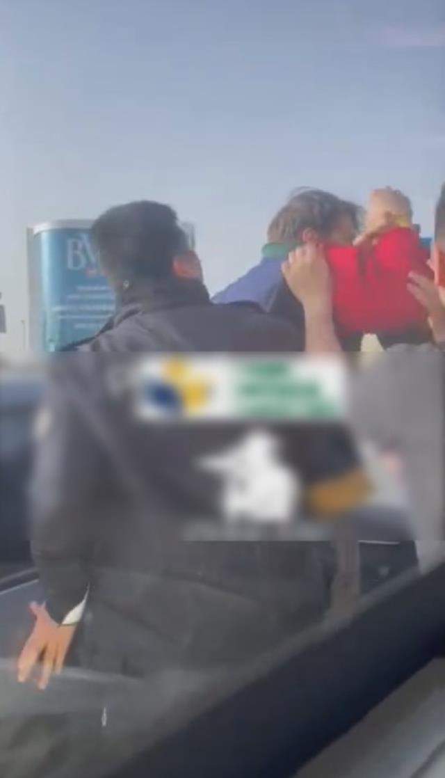 Genç oyuncu Burak Yörük, trafikte tartıştığı İETT sürücüsüne saldırdı