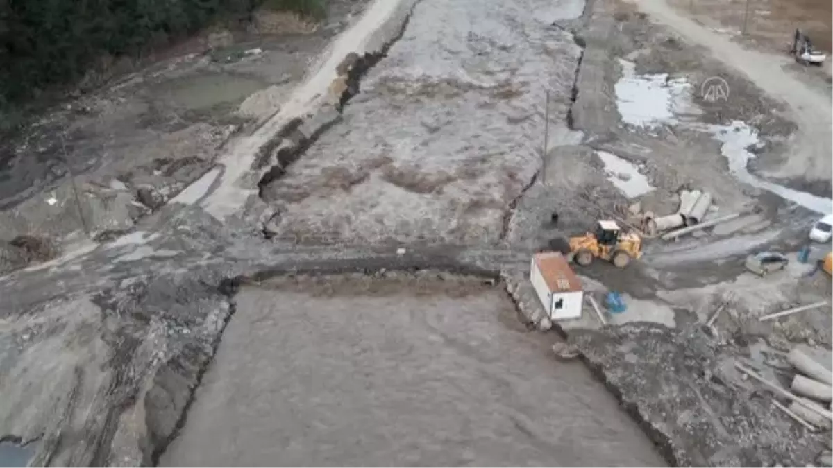 KASTAMONU - Ezine Çayı'ndaki bir köprü daha ulaşıma kapatıldı