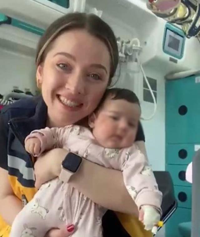 Acil tıp teknikeri, terk edilmiş bebeğe sütannelik yaptı! His dolu görüntüye Fahrettin Koca da kayıtsız kalamadı