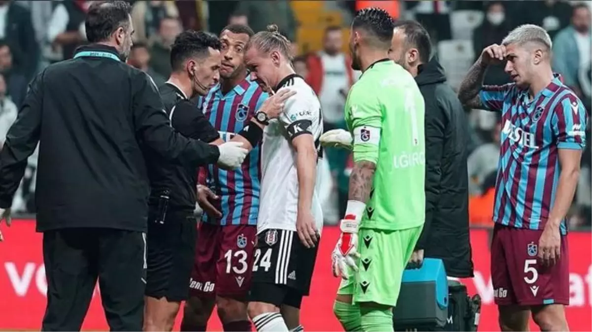 Dev maç öncesi tepki çeken görüntü! Beşiktaş bayrağına sarılı tabutu şehirde gezdirdi