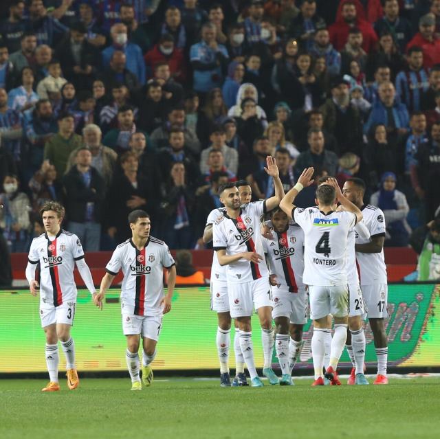 Kırmızı kart, penaltı ve goller! Nefes kesen maçta Trabzonspor ile Beşiktaş puanları paylaştı