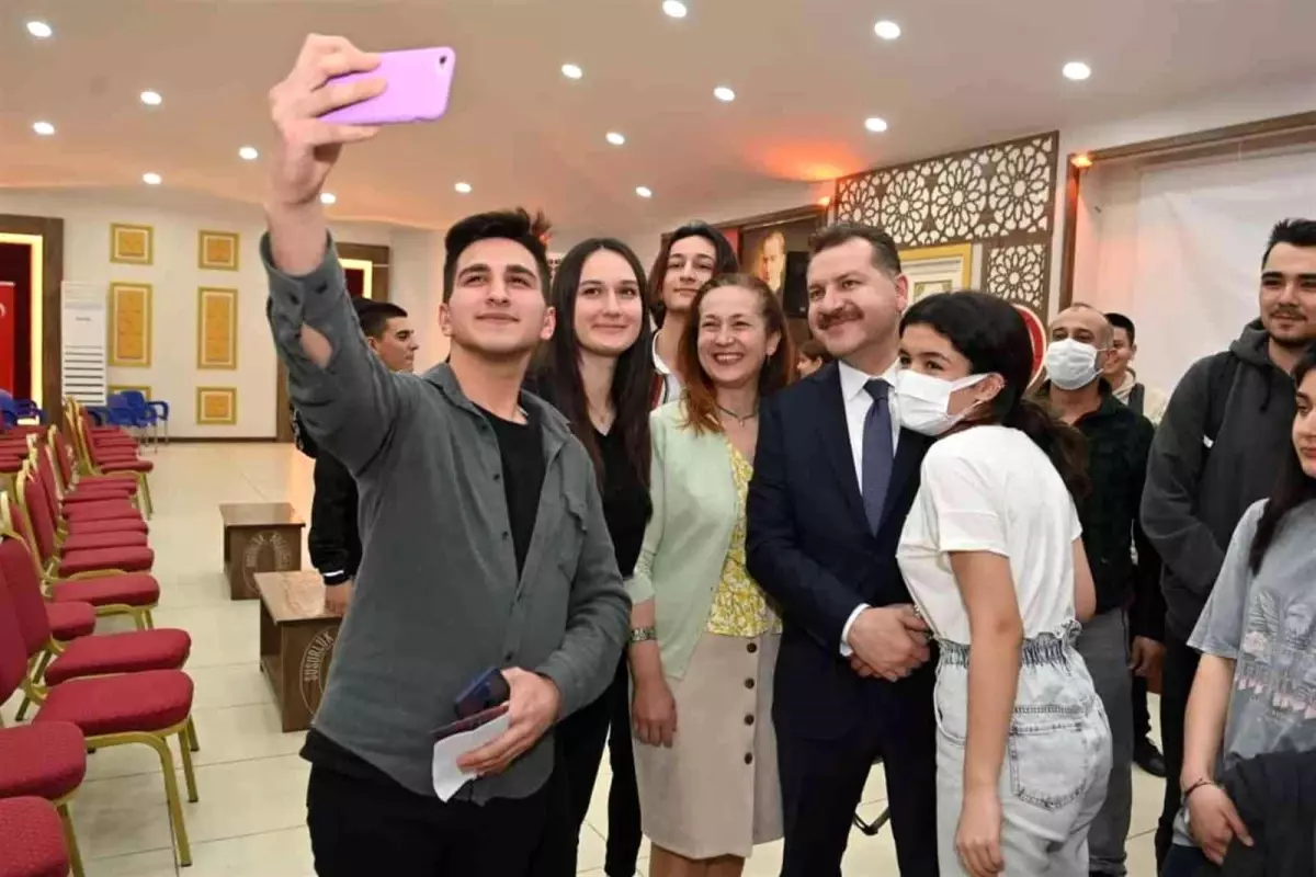 Başkan Yılmaz: 'Z kuşağı değil Zafer kuşağı'