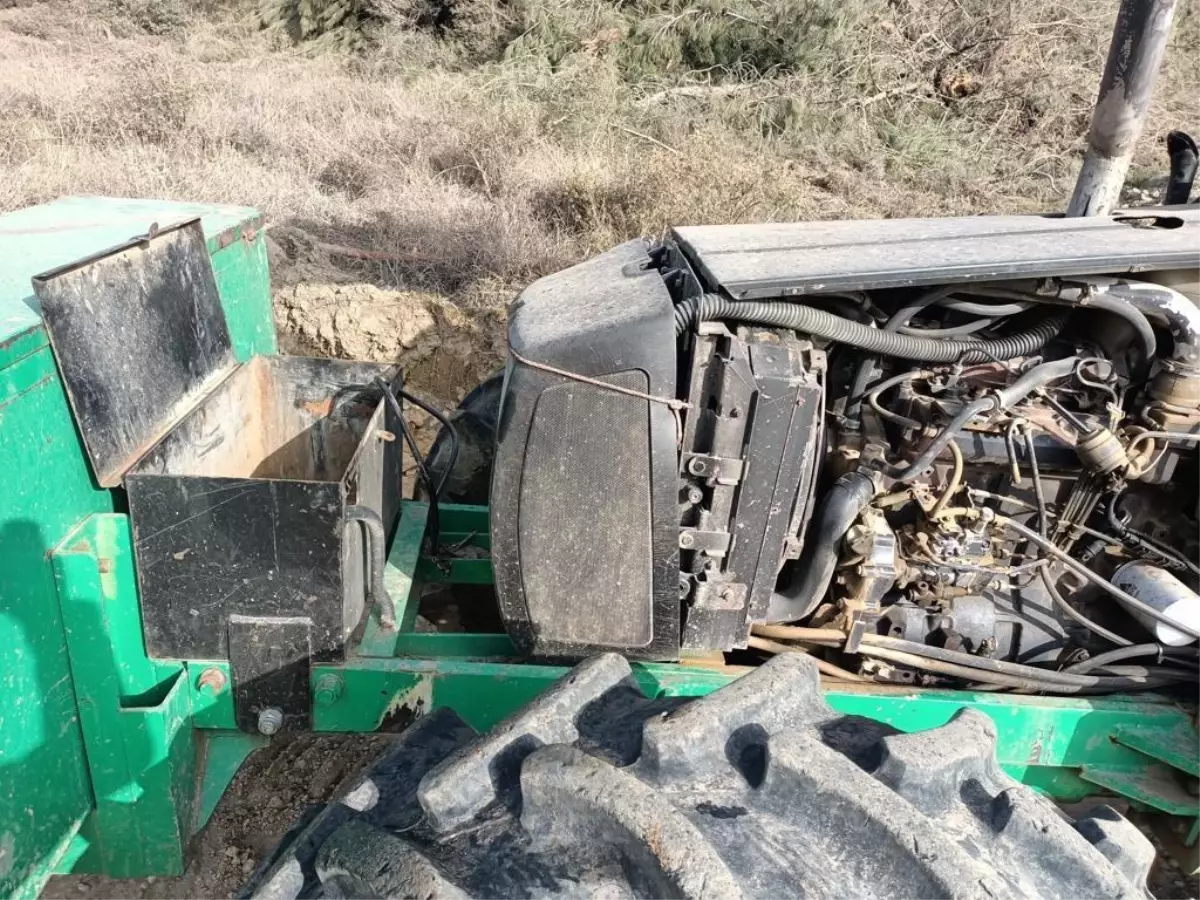 Bilecik'te traktör aküsü ve elektrik direği çalan 2 şüpheli tutuklandı