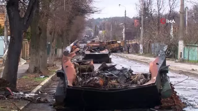 Bucha'da imha edilen Rus konvoyu görüntülendi Bucha'da imha edilen Rus konvoyu görüntülendi
