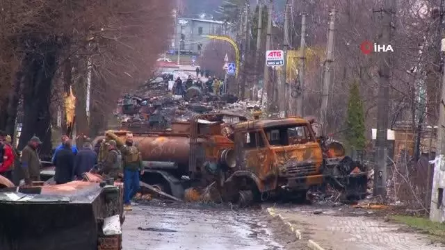 Bucha'da imha edilen Rus konvoyu görüntülendi Bucha'da imha edilen Rus konvoyu görüntülendi