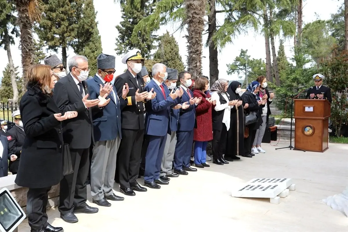 Dumlupınar Denizaltısı şehitleri, facianın 69'uncu yıl dönümünde anıldı