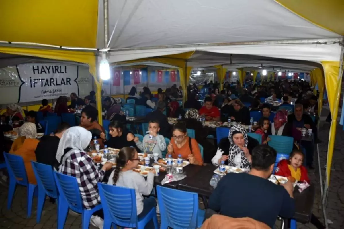 Gaziantep'te her gün bir mahallede iftarlık yemek dağıtılıyor