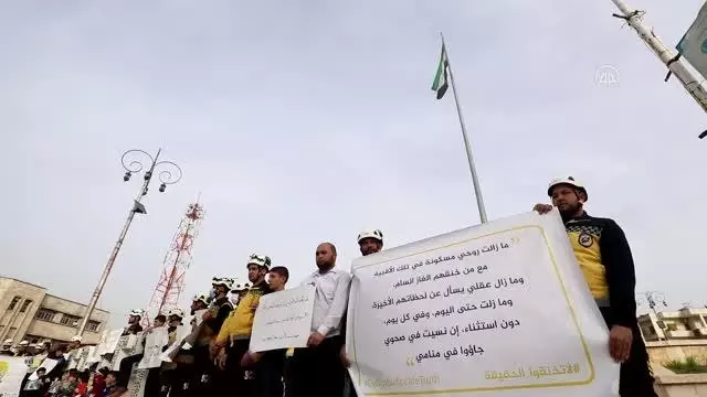 Son Dakika | Han Şeyhun'daki kimyasal silah katliamı İdlib'de protesto edildi Son Dakika | Han Şeyhun'daki kimyasal silah katliamı İdlib'de protesto edildi