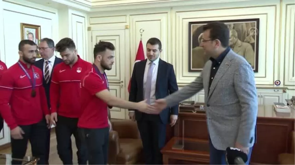 İBB Başkanı İmamoğlu, Avrupa Güreş Şampiyonası'nda dereceye giren sporcuları kabul etti