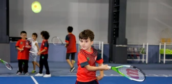 Meram'da 3. Geleneksel Minikler ve Yıldızlar Kort Tenis Turnuvası başvuruları başladı