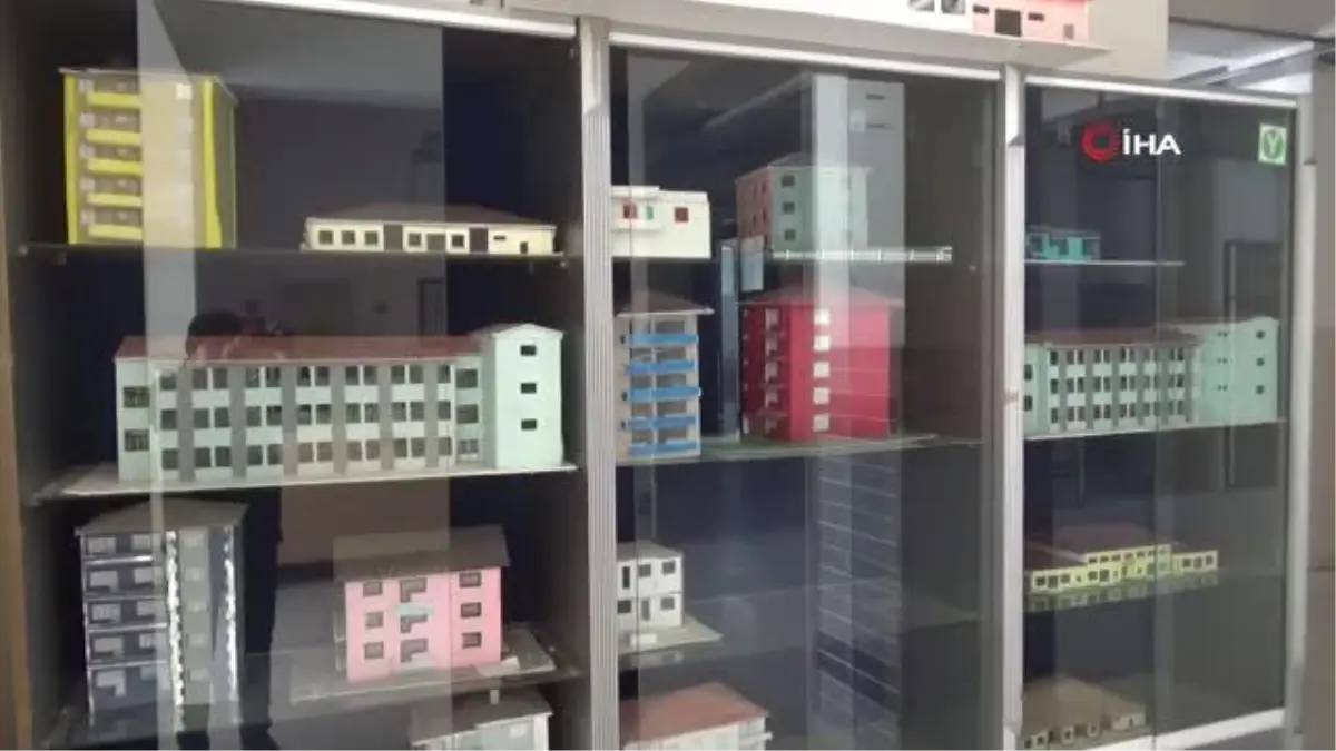 Öğrenciler, evini sil baştan yeniledikleri aileye ziyarette bulundu
