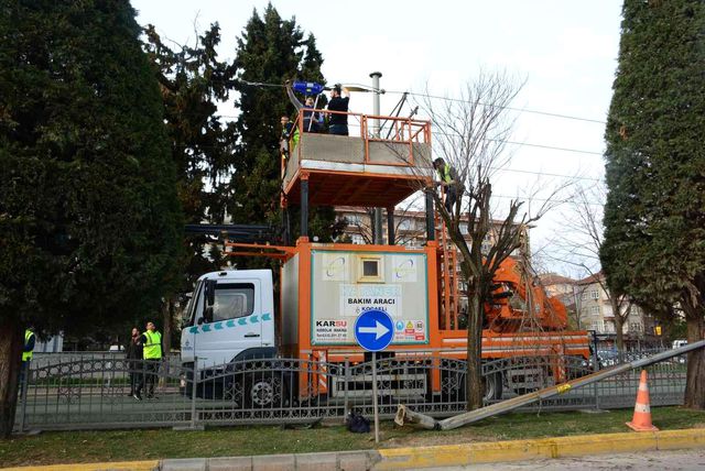 otomobilin carptigi aydinlatma diregi tramvay 2 14842888 o