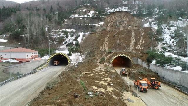 Son Dakika! Heyelan nedeniyle trafiğe kapanan Bolu Dağı Tüneli saat 16.00'da yine açılacak