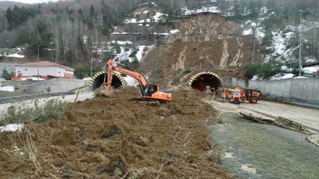 Son Dakika! Heyelan nedeniyle trafiğe kapanan Bolu Dağı Tüneli saat 16.00'da yeniden açılacak