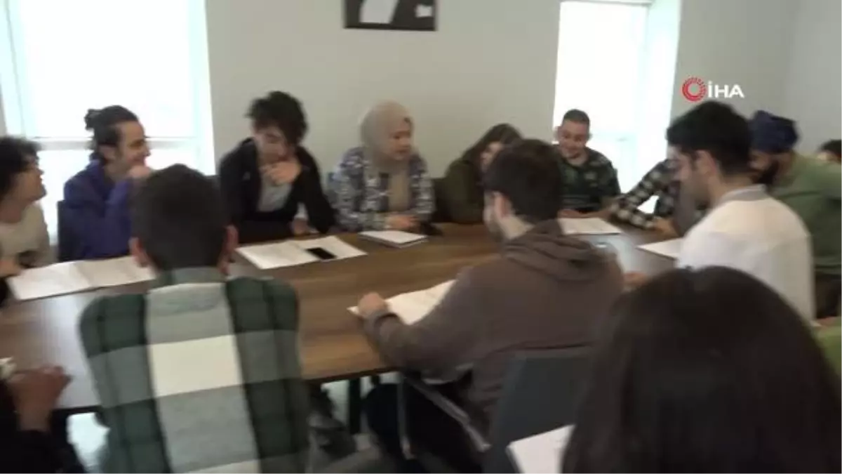 Esenyurtlu gençler sınavlara Tiyatro Akademisi'nde hazırlanıyor