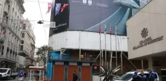 İstiklal Caddesi'nin sembolüne ATM gölgesi
