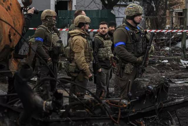 Katliamın yaşandığı Buça'ya giden Zelenski gördüklerine inanamadı! İşte dehşete düşüren o fotoğraflar