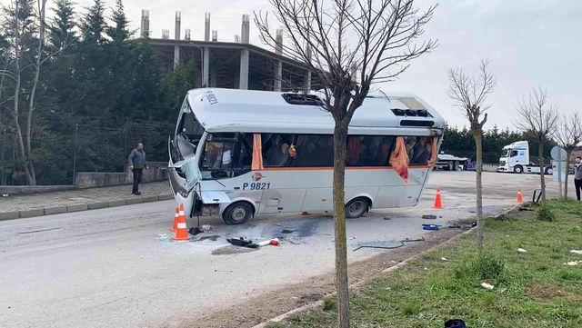 kocaeli de tir ile isci servisi carpisti 2 si 17 14845399 o