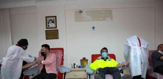 Marmaris'te polisler önce oruçlarını açtı, sonra kan bağışladı
