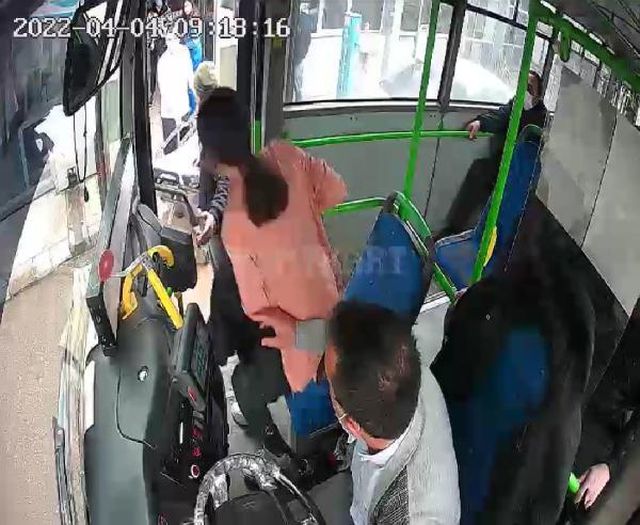 otobus soforu fenalasan yolcuyu hastaneye 8 14844177 o