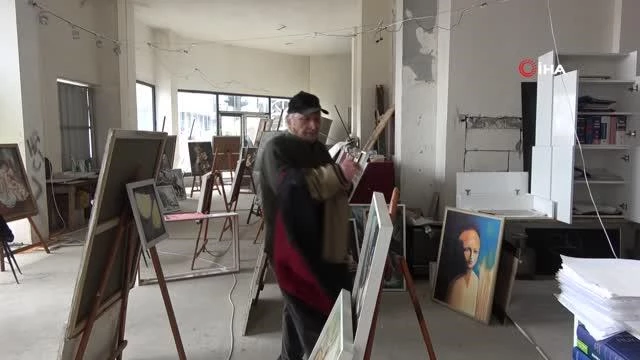 Resme adanmış bir hayat... 77 yaşındaki Yıldız yarım asırdır ressamlık yapıyor