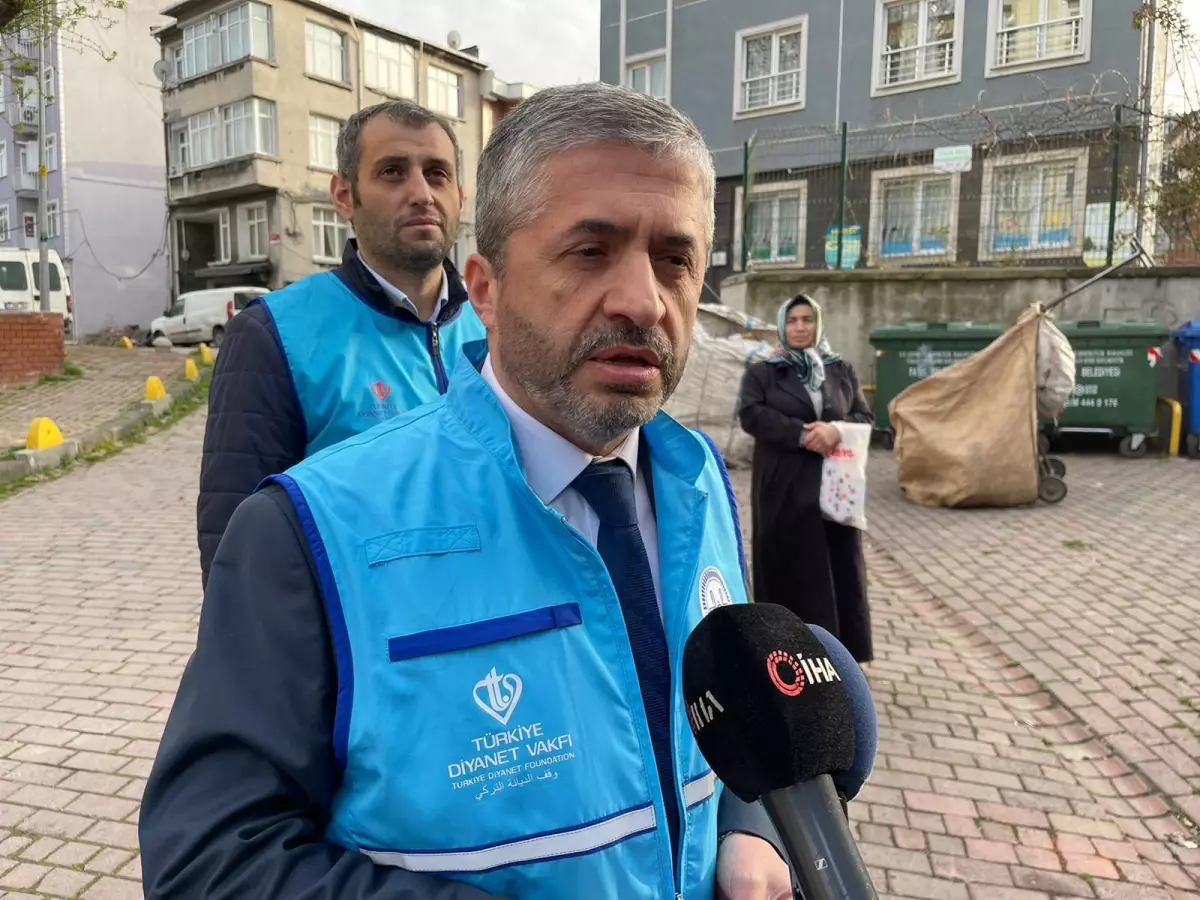 Türkiye Diyanet Vakfı İstanbul'da alışveriş kartı dağıtımına başladı