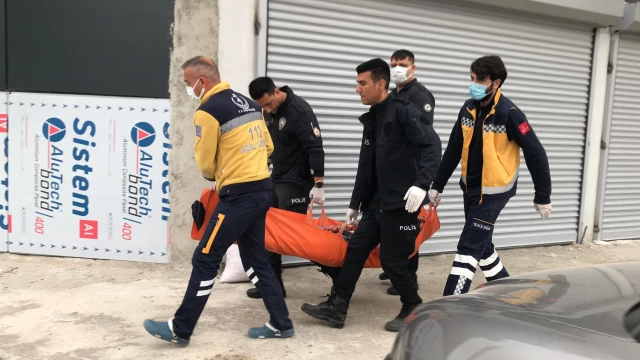 Son dakika! Adana'da hengame ihbarına gidilen konutta bayan cesedi ve bir yaralı bulundu