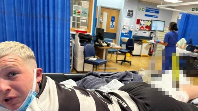 Akılalmaz olay! Korner direği öyle bir yerine saplandı ki gören hayrete düştü Akılalmaz olay! Korner direği öyle bir yerine saplandı ki gören hayrete düştü