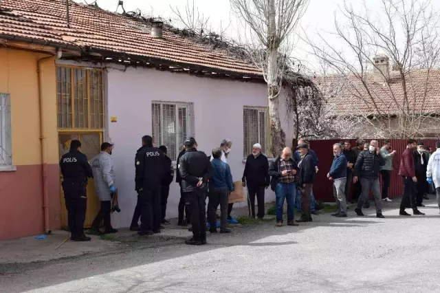 Çukurlar kazılı evde ölü bulundu Çukurlar kazılı evde ölü bulundu