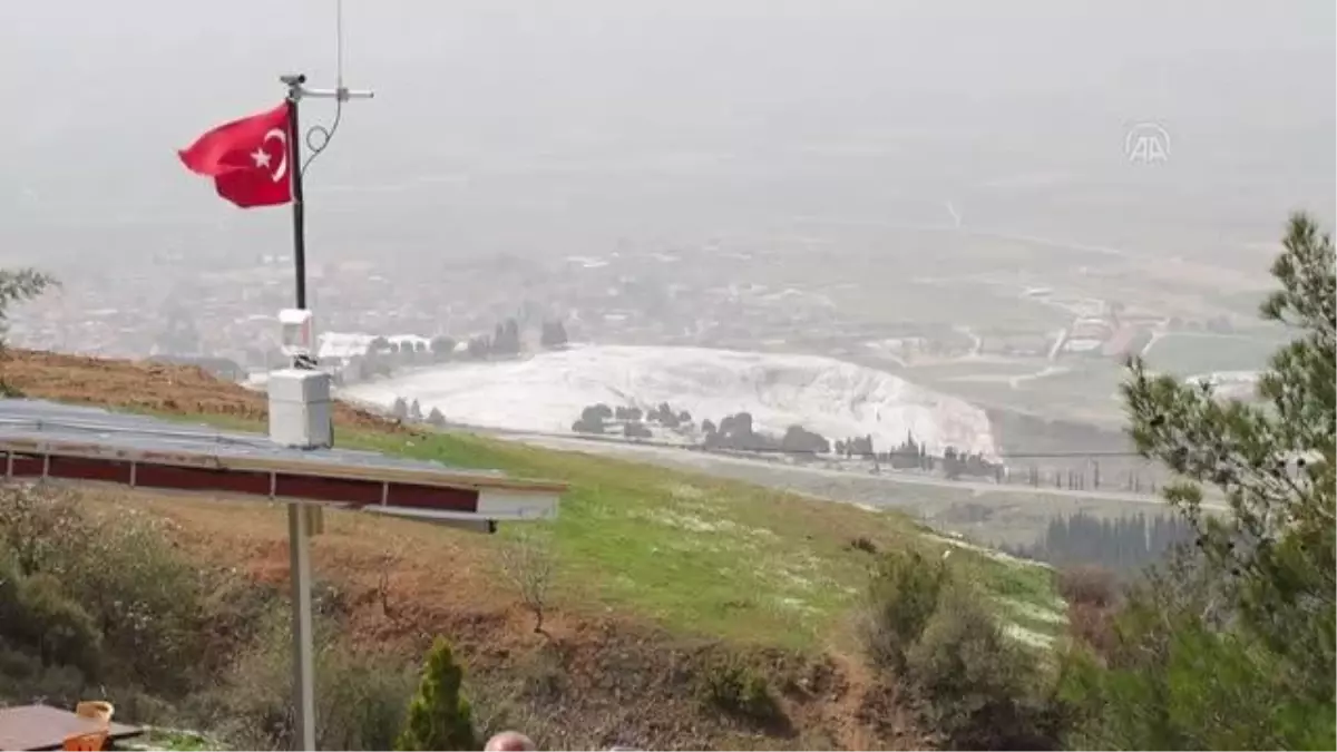 Yamaç paraşütü uçuşunda AA'ya 102. kuruluş yıl dönümü kutlaması