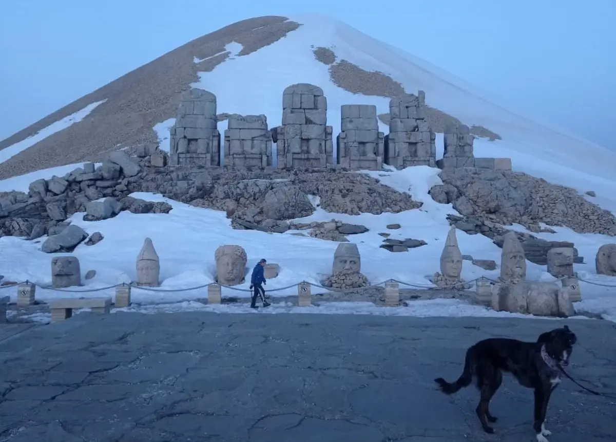 Yolu açılan Nemrut Dağı ilk turistleri ağırladı