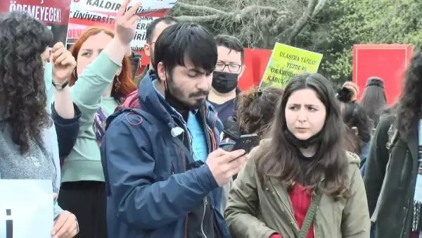 İBB önünde toplu ulaşıma gelen zamlar protesto edildi
