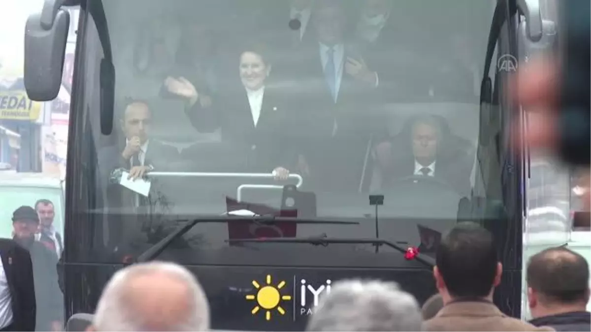 İYİ Parti Genel Başkanı Akşener, esnafı ziyaret etti