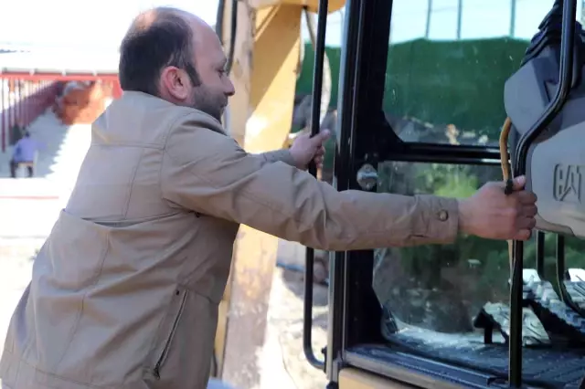 Adresleri karıştıran kepçe operatörü yanlış binayı yıkmıştı! Karadeniz fıkrası gibi olayın başkahramını, başına gelenleri anlattı