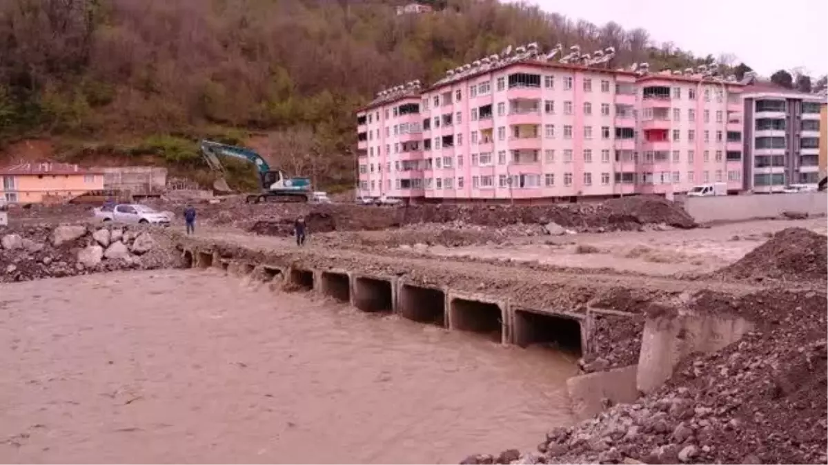KASTAMONU - Bozkurt'ta su seviyesinin yükselmesiyle hasar gören geçici köprü onarıldı