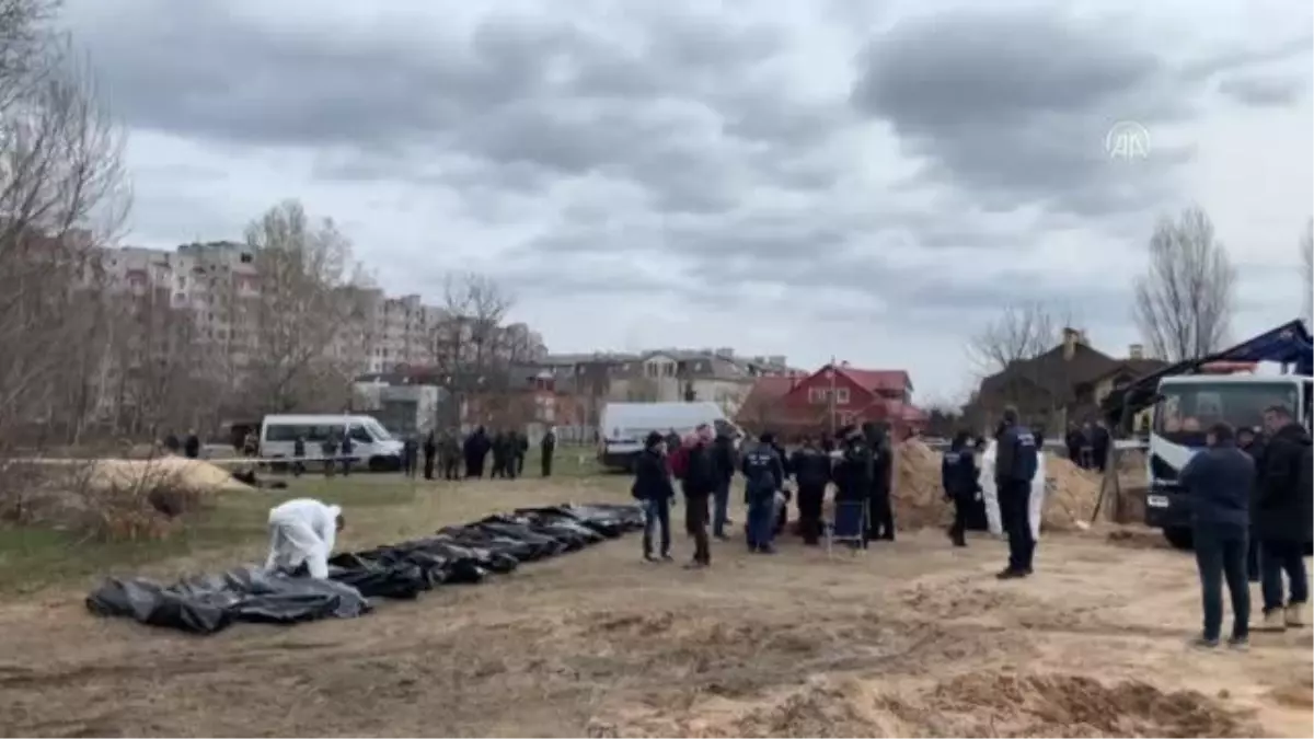 Buça'da öldürülen sivillerin cesetleri defnediliyor