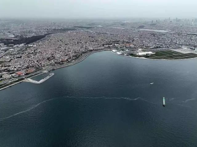 İstanbul'da denizdeki kirlilik dron ile görüntülendi