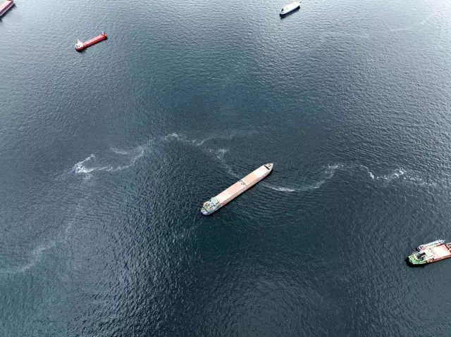 İstanbul'da denizdeki kirlilik dron ile görüntülendi