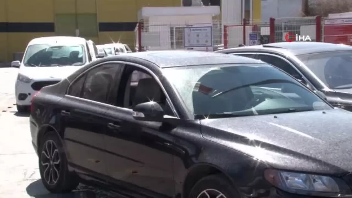 İzmir'de çamur yağdı... Oto yıkamacılarda yoğunluk yaşandı