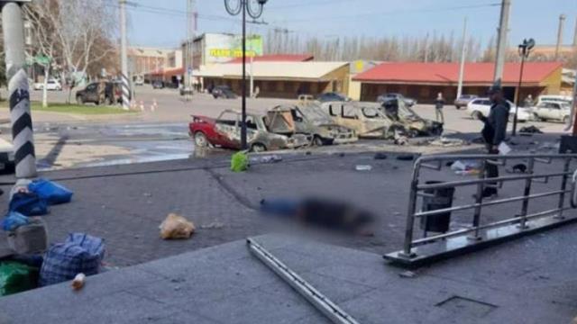 Rus ordusunun tahliye istasyonunu bombaladığı füzenin üzerine 'çocuklar için' yazdığı iddia edildi Rus ordusunun tahliye istasyonunu bombaladığı füzenin üzerine 'çocuklar için' yazdığı iddia edildi