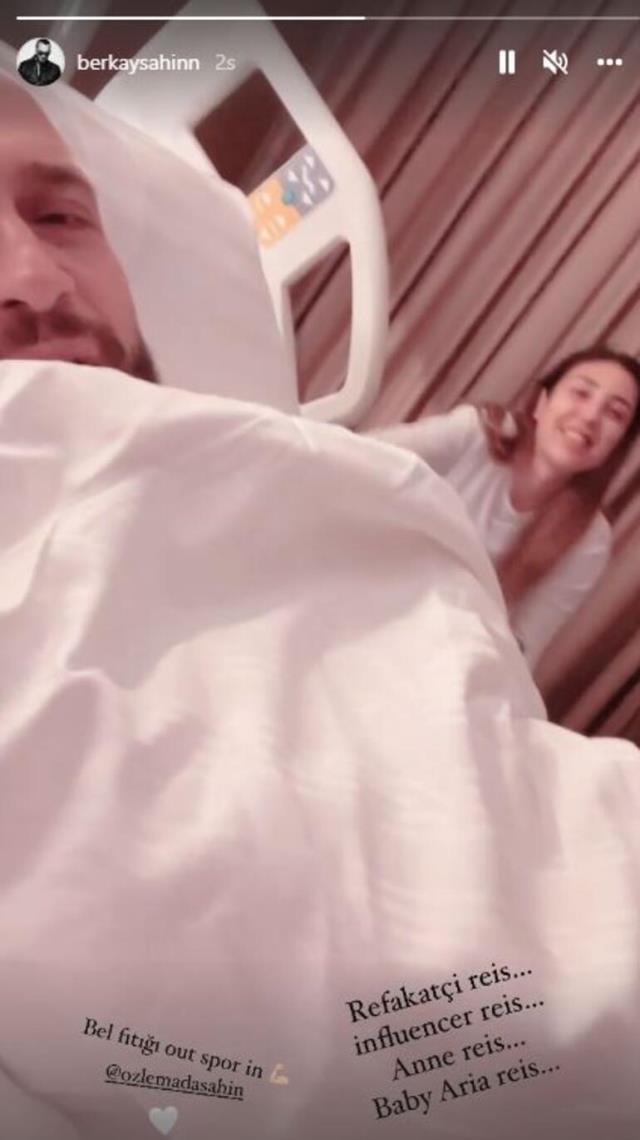 Şarkıcı Berkay'ın birkaç gündür Ulus'taki bir hastanede yattığı ortaya çıktı. Yüzünde izler olduğu konuşulan popçunun kavga ettiği iddia edildi.