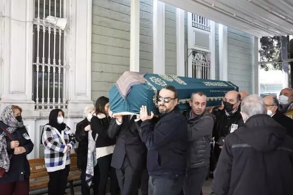 Şarkıcı Koray Candemir'in annesi son yolculuğuna uğurlandı Şarkıcı Koray Candemir'in annesi son yolculuğuna uğurlandı