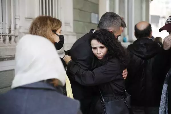 Şarkıcı Koray Candemir'in annesi son yolculuğuna uğurlandı Şarkıcı Koray Candemir'in annesi son yolculuğuna uğurlandı