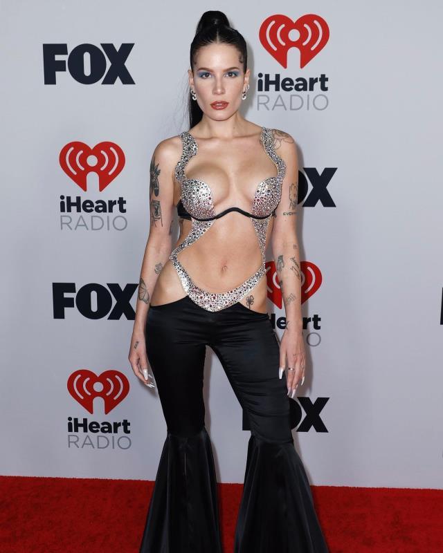 Türk senarist Alev Aydın'dan çocuğu olan Halsey, ilk kez Türkçe paylaşım yaptı Türk senarist Alev Aydın'dan çocuğu olan Halsey, ilk kez Türkçe paylaşım yaptı