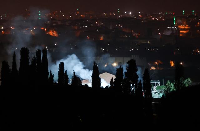 Tuzla Piyade Okulu'nda yangın paniği! Mühimmat deposundaki patlamalar sonrası alevler etrafı sardı