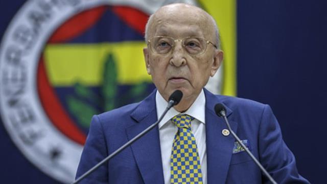 Dakika bir gol bir! Ali Koç ve seçimi kazanan Uğur Dündar kürsüde restleşti