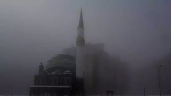 Erzurum bahar ortasında kışı yaşadı! Gece lapa lapa kar yağdı, sabah sis bastırdı