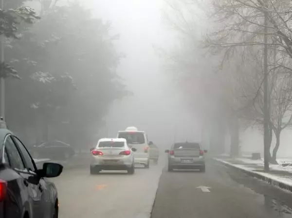 Erzurum bahar ortasında kışı yaşadı! Gece lapa lapa kar yağdı, sabah sis bastırdı