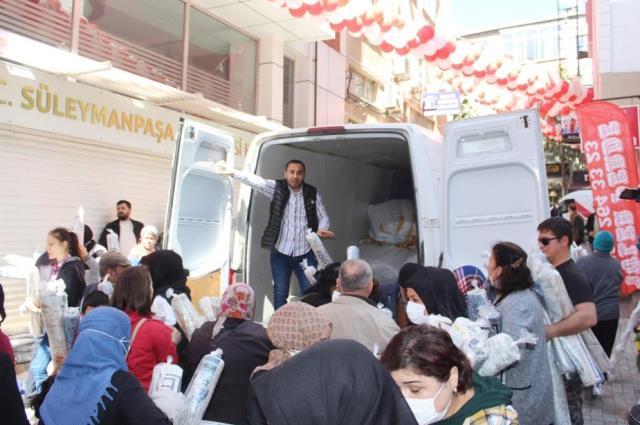 İndirimli halı izdihamı! Fiyatının 50 lira olduğunu duyan mağazaya koştu