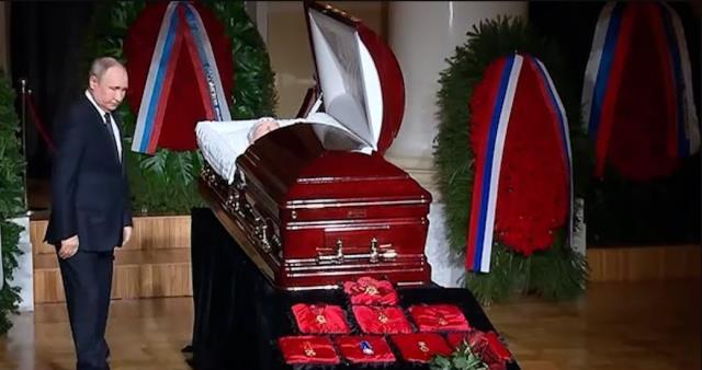 Putin, Rus siyasetçinin cenazesine katıldı! Törenden çok alınan güvenlik önlemleri konuşuldu